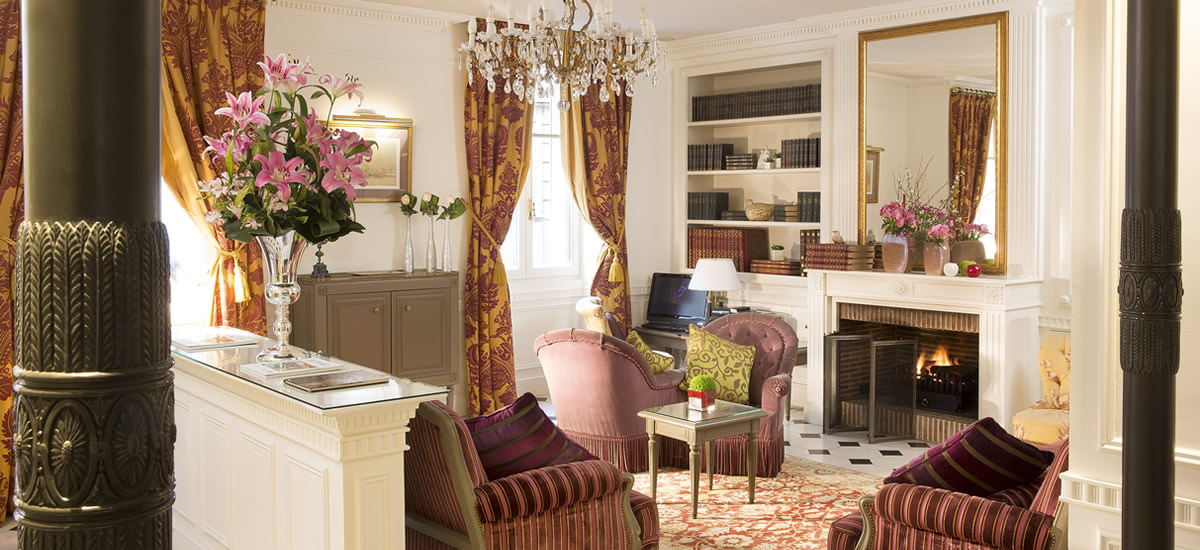 Salon cosy, décor chic à l'hôtel Arioso - Paris